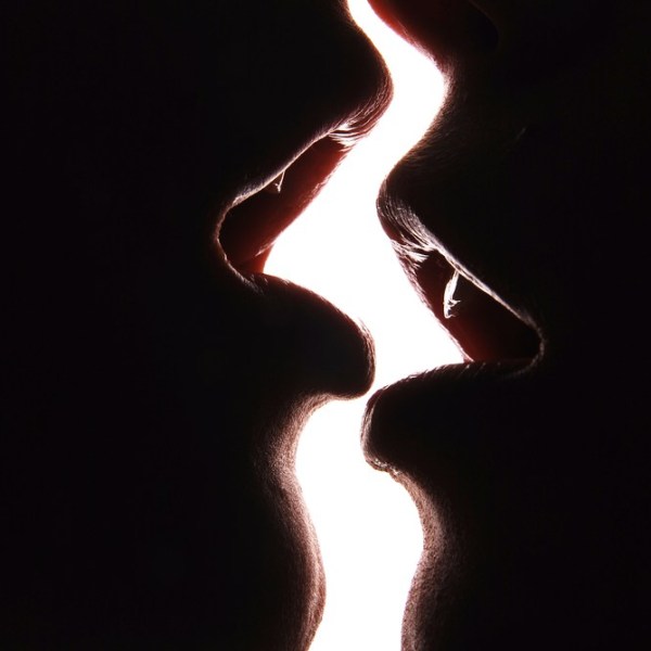 האם בעיה בתפקוד המיני פוגעת&nbsp;באהבה?